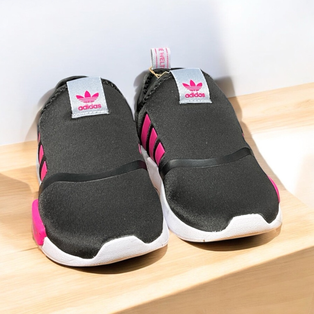 Adidas Black and Pink Sneakers for Everyday Comfort kids size 10K.